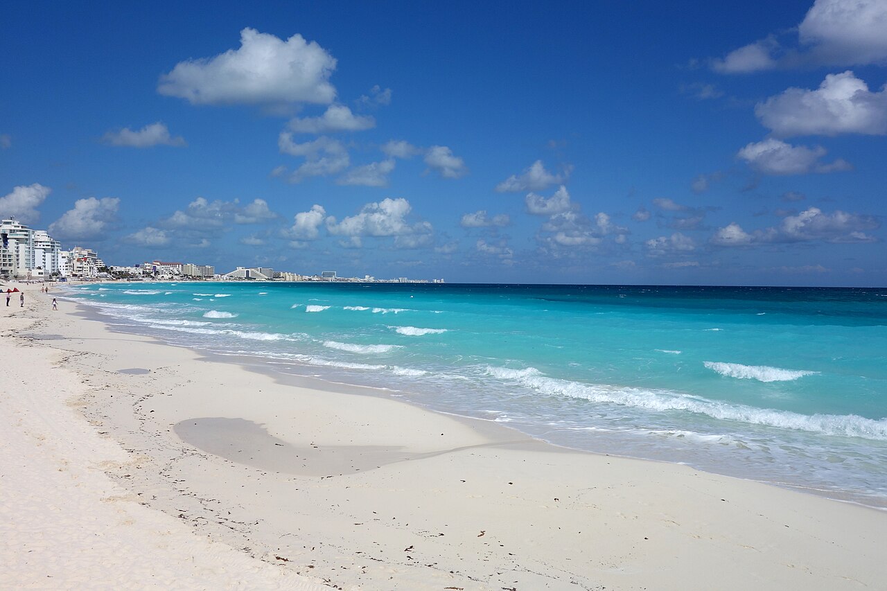 Cheap flights Mexico City to Cancún: the Caribbean shore on arrival