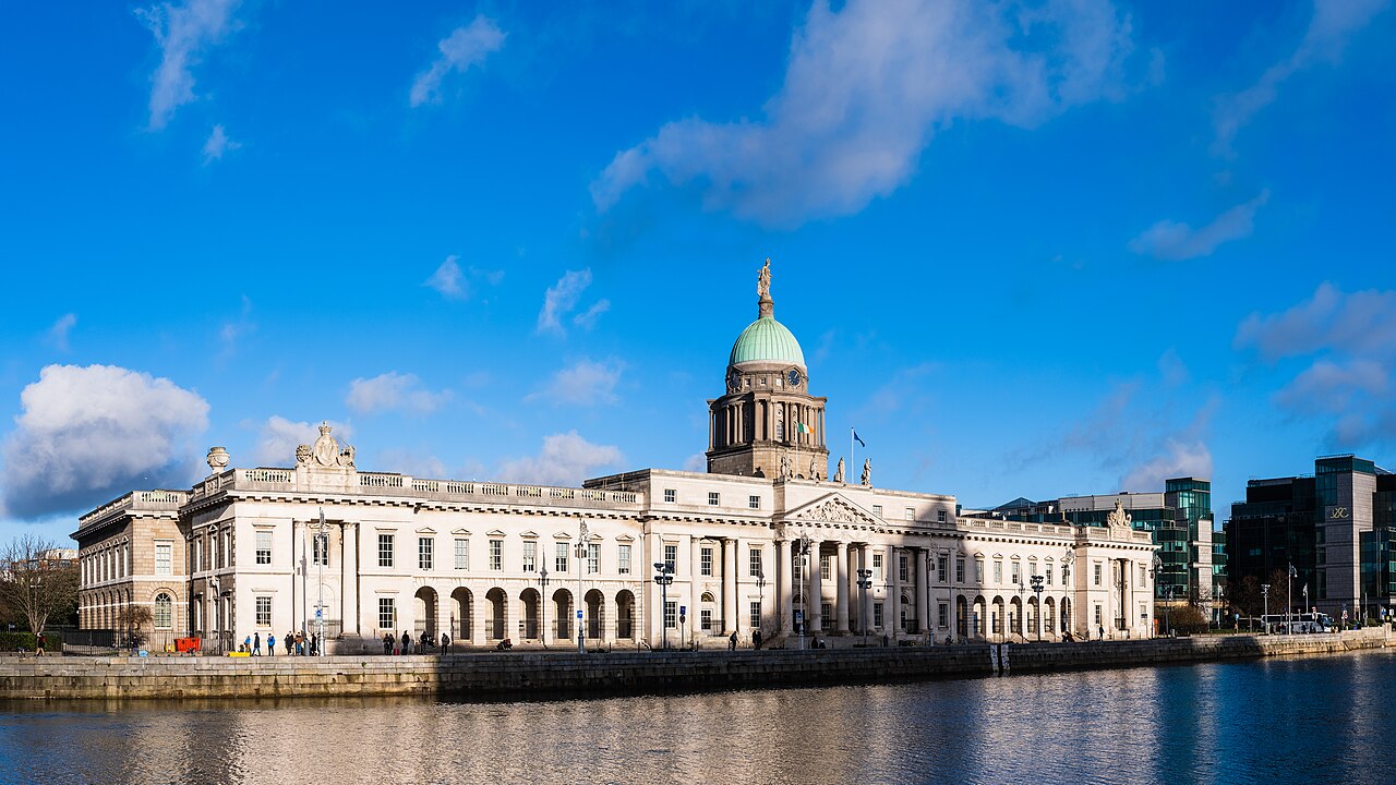 Vuelos baratos Madrid Dublin: el rio Liffey y Dublín al llegar desde Madrid