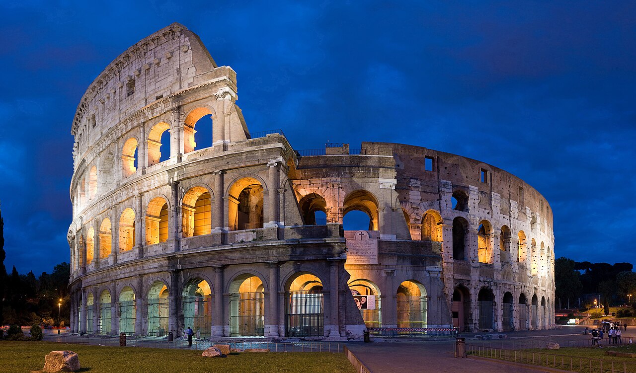 Vuelos baratos París Roma: el Coliseo romano al llegar desde París